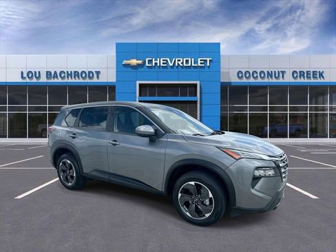 Used 2024 Nissan Rogue SV image 2
