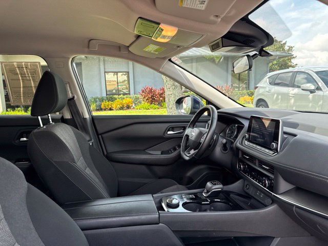 Used 2025 Nissan Rogue SV AWD/4WD image 11