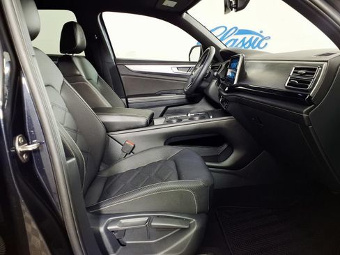 Used 2024 Volkswagen Atlas Cross Sport SE FWD image 11