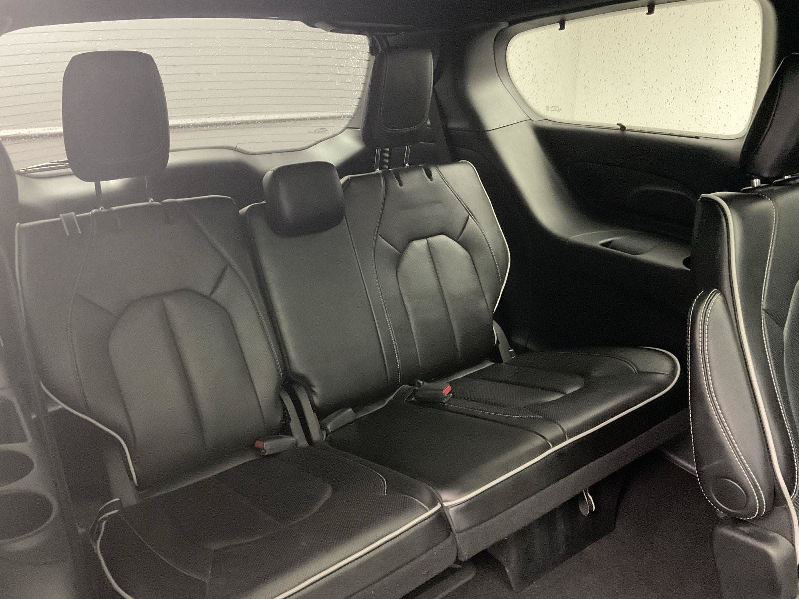 Used 2025 Chrysler Pacifica Limited FWD image 27