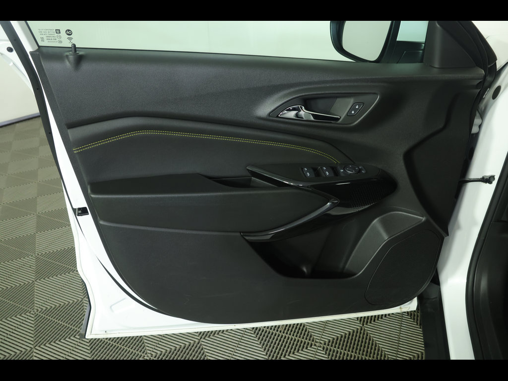 Used 2025 Chevrolet Trax LT w/ Driver Confidence Package FWD image 20