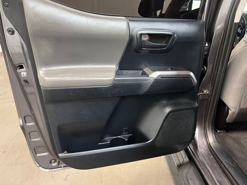Used 2016 Toyota Tacoma SR5 RWD image 19