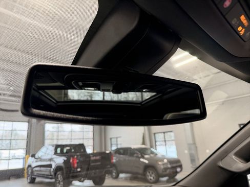 Used 2021 GMC Yukon SLT image 53