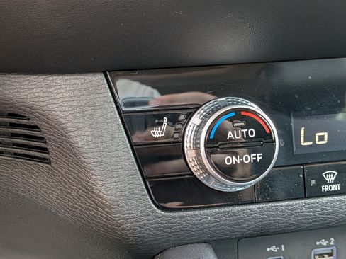 Used 2023 Mitsubishi Outlander SE AWD/4WD image 30