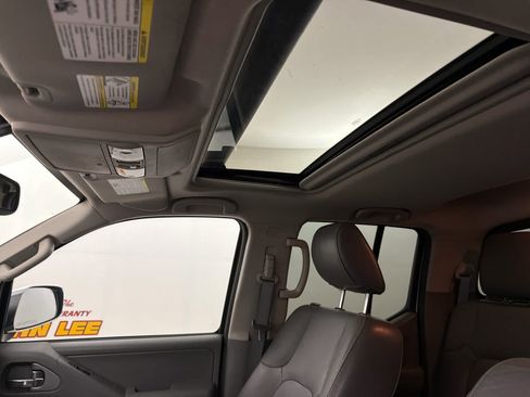 Used 2015 Nissan Frontier SL w/ Moonroof Package RWD image 15
