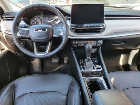 Used 2022 Jeep Compass Limited image 4
