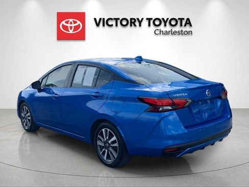 Used 2020 Nissan Versa SV image 3
