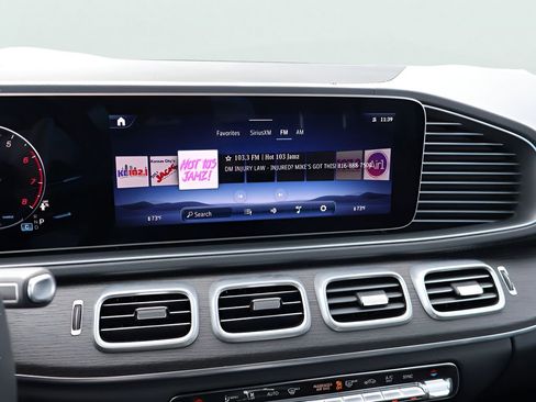 Used 2025 Mercedes-Benz GLS 450 4MATIC image 24