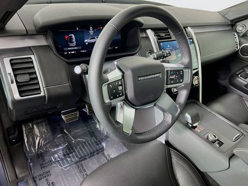 Used 2025 Land Rover Discovery Dynamic SE AWD/4WD image 9