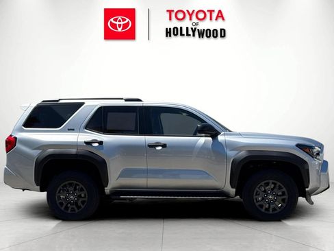 New 2026 Toyota 4Runner SR5 AWD/4WD image 3