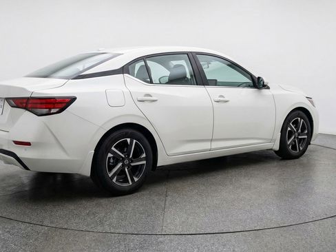 Used 2025 Nissan Sentra SV image 9