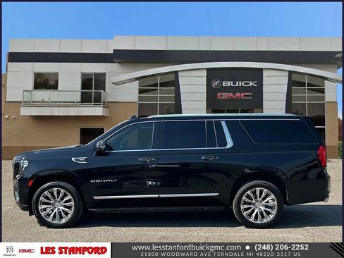 Used 2022 GMC Yukon XL Denali AWD/4WD image 2