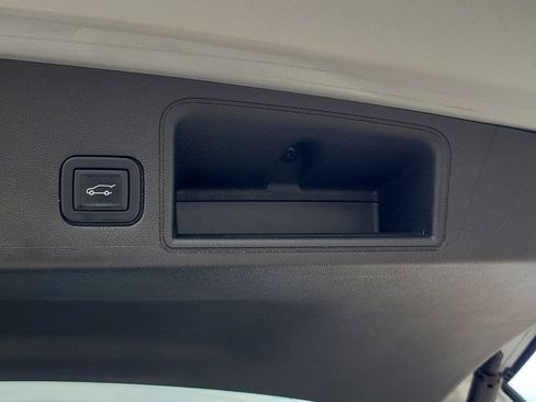 Used 2022 GMC Terrain SLT w/ LPO, Floor Liner Package FWD image 11