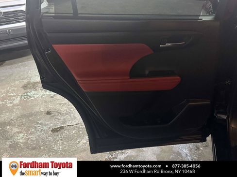 Used 2023 Toyota Highlander XSE AWD/4WD image 11