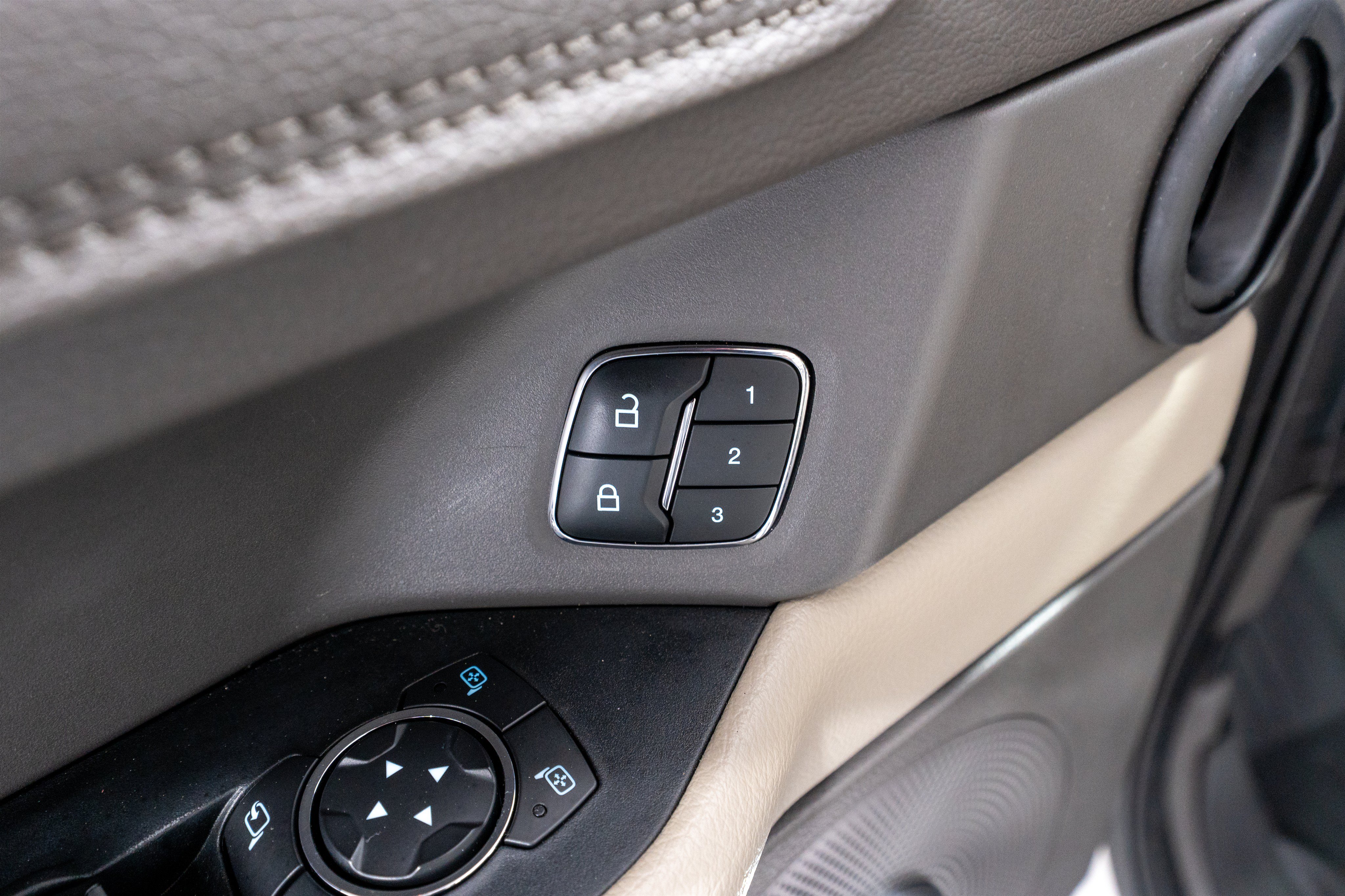 Used 2019 Ford Expedition Limited w/ Equipment Group 302A RWD image 15