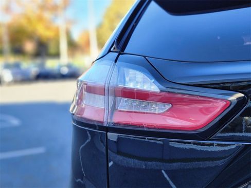 Used 2022 Ford Edge ST w/ Equipment Group 401A image 9