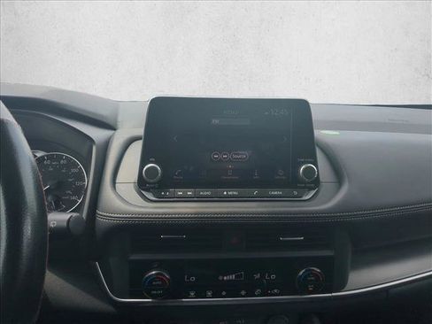 Used 2024 Nissan Rogue SV FWD image 12