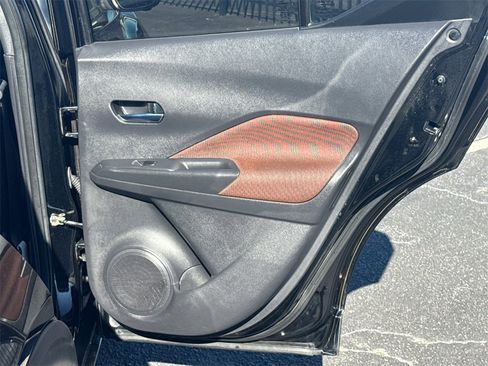 Used 2018 Nissan Kicks SR w/ Exterior Package image 17