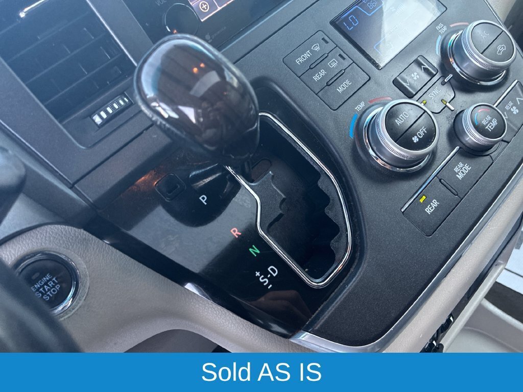 Used 2015 Toyota Sienna XLE w/ XLE Navigation Package FWD image 26