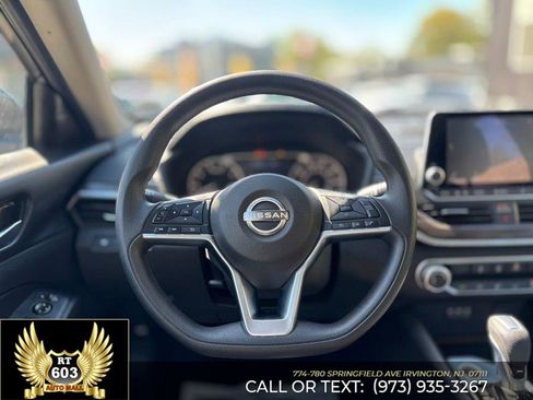 Used 2024 Nissan Altima 2.5 SV FWD image 11