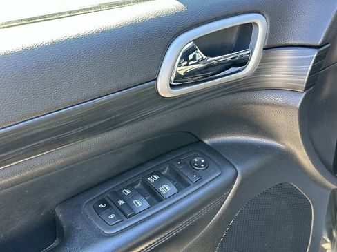 Certified 2022 Jeep Grand Cherokee Laredo X image 17