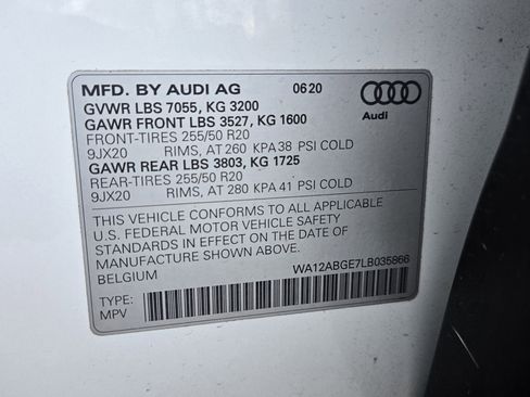 Used 2020 Audi e-tron Premium Plus image 34