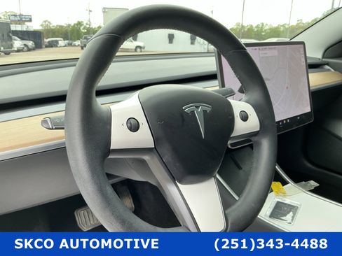 Used 2020 Tesla Model 3 Standard Range image 19