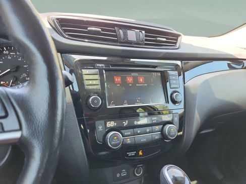 Used 2022 Nissan Rogue Sport SV w/ Technology Package FWD image 11