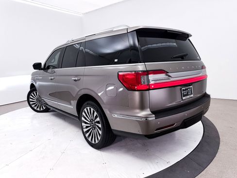 Used 2018 Lincoln Navigator Reserve w/ Technology Package AWD/4WD image 2