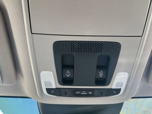 Used 2025 Honda Pilot Touring image 24