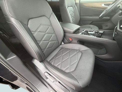 Certified 2026 Volkswagen Atlas SE w/ Black Wheel Package FWD image 18