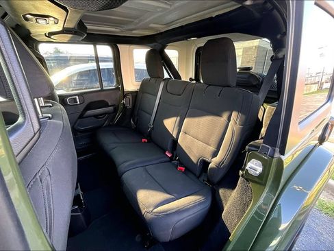 Used 2021 Jeep Wrangler Unlimited Sahara AWD/4WD image 33