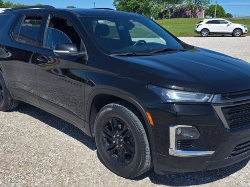 Used 2023 Chevrolet Traverse LT FWD image 1