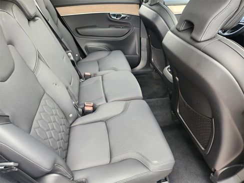 Used 2025 Volvo XC90 B6 Plus image 22