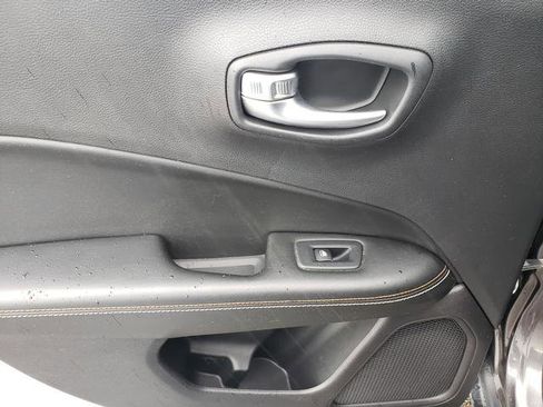Used 2018 Jeep Compass Sport w/ Cold Weather Group AWD/4WD image 13