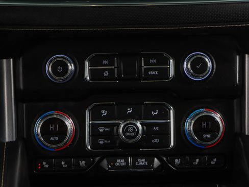 Used 2023 GMC Yukon SLT w/ SLT Luxury Package image 21