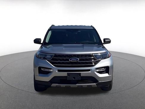 Used 2024 Ford Explorer XLT w/ Equipment Group 202A RWD image 3