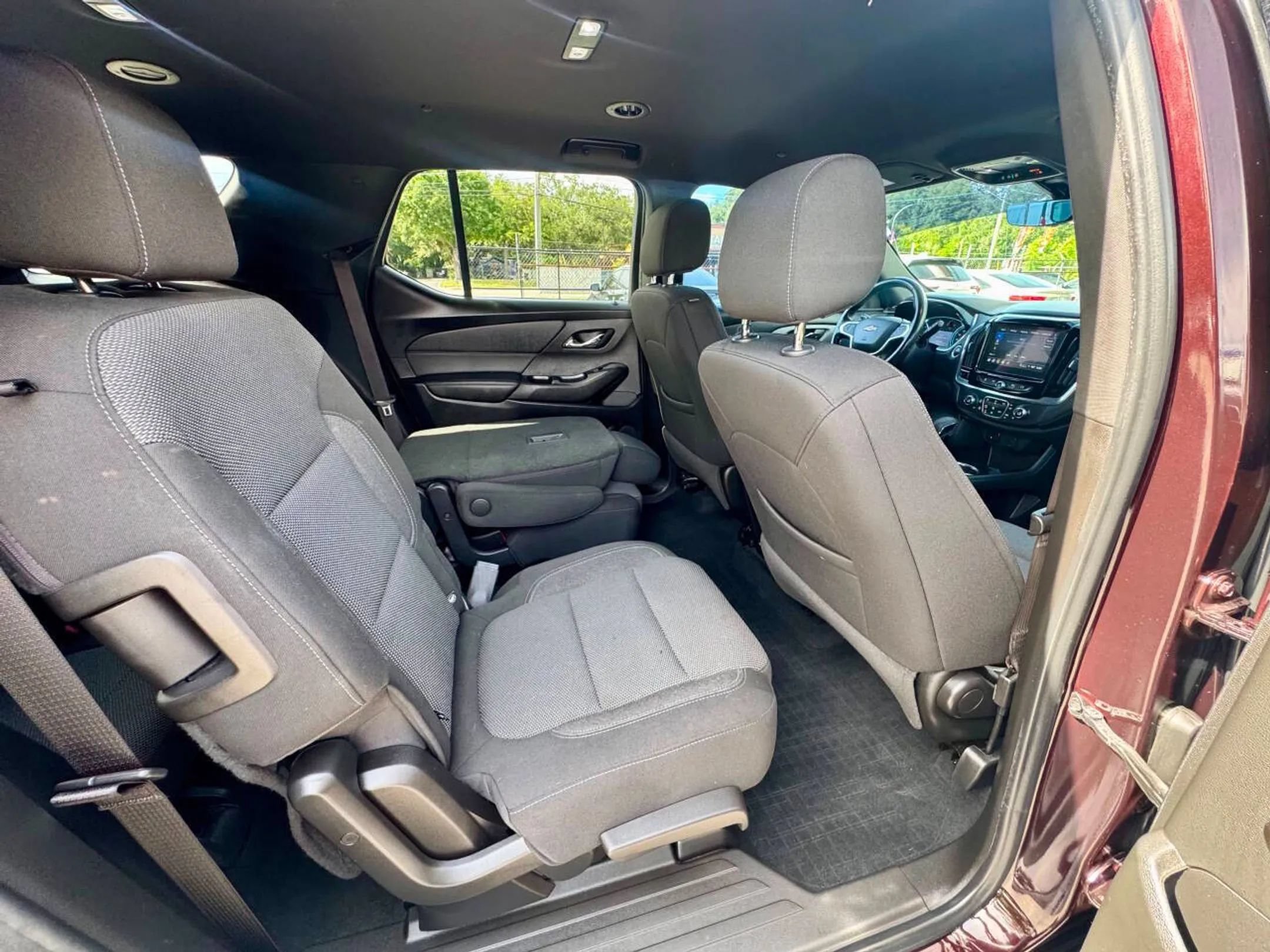 Used 2022 Chevrolet Traverse LT FWD image 22