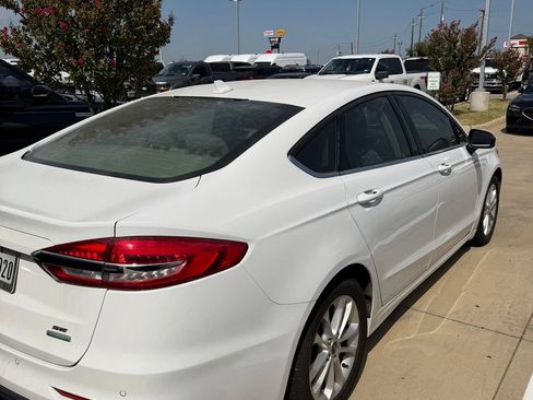 Used 2019 Ford Fusion SE FWD image 14