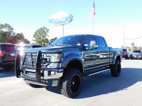 Used 2020 Ford F250 Lariat w/ Lariat Value Package image 2