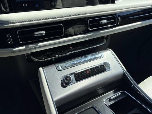 New 2026 Lincoln Aviator AWD image 30