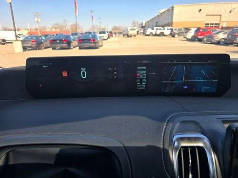 Used 2025 Ford Expedition Platinum image 30