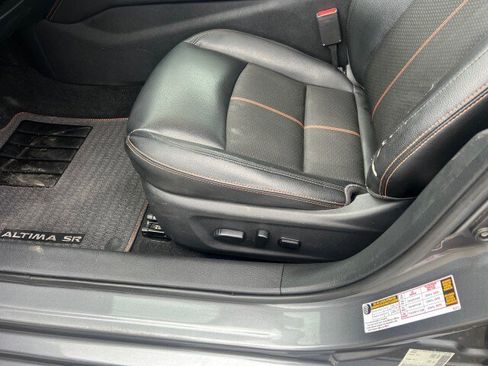 Used 2019 Nissan Altima 2.5 SR w/ SR Premium Package image 11