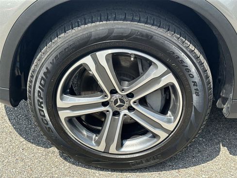 Used 2019 Mercedes-Benz GLC 300 4MATIC image 12