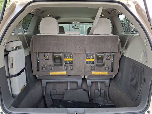 Used 2013 Toyota Sienna LE w/ Towing Pkg FWD image 29