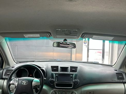 Used 2013 Toyota Highlander FWD image 23
