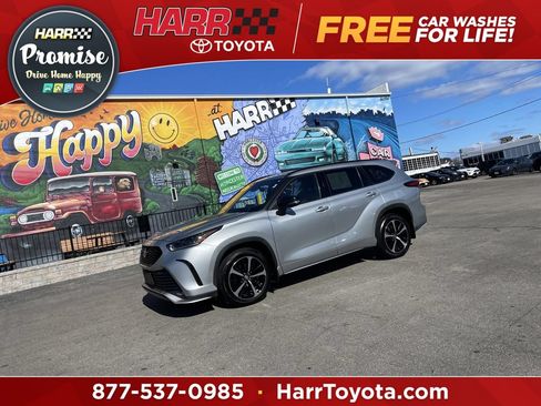 Used 2022 Toyota Highlander XSE AWD/4WD image 1