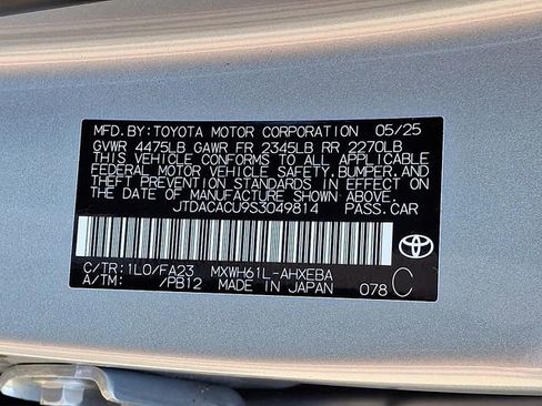 Used 2025 Toyota Prius Plug-In Hybrid FWD image 29