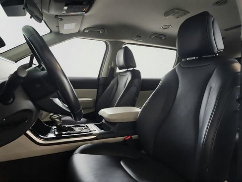 Used 2022 Kia Carnival EX FWD image 12