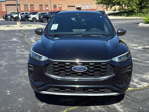 Used 2023 Ford Escape ST-Line w/ Tech Pack #1 AWD/4WD image 2